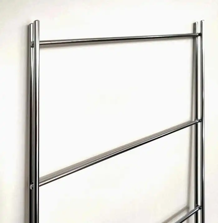 An jeder Querstrebe lassen sich Regalböden und Möbel-Elemente der BIII Serie mit 38 cm Tiefe anbringen.