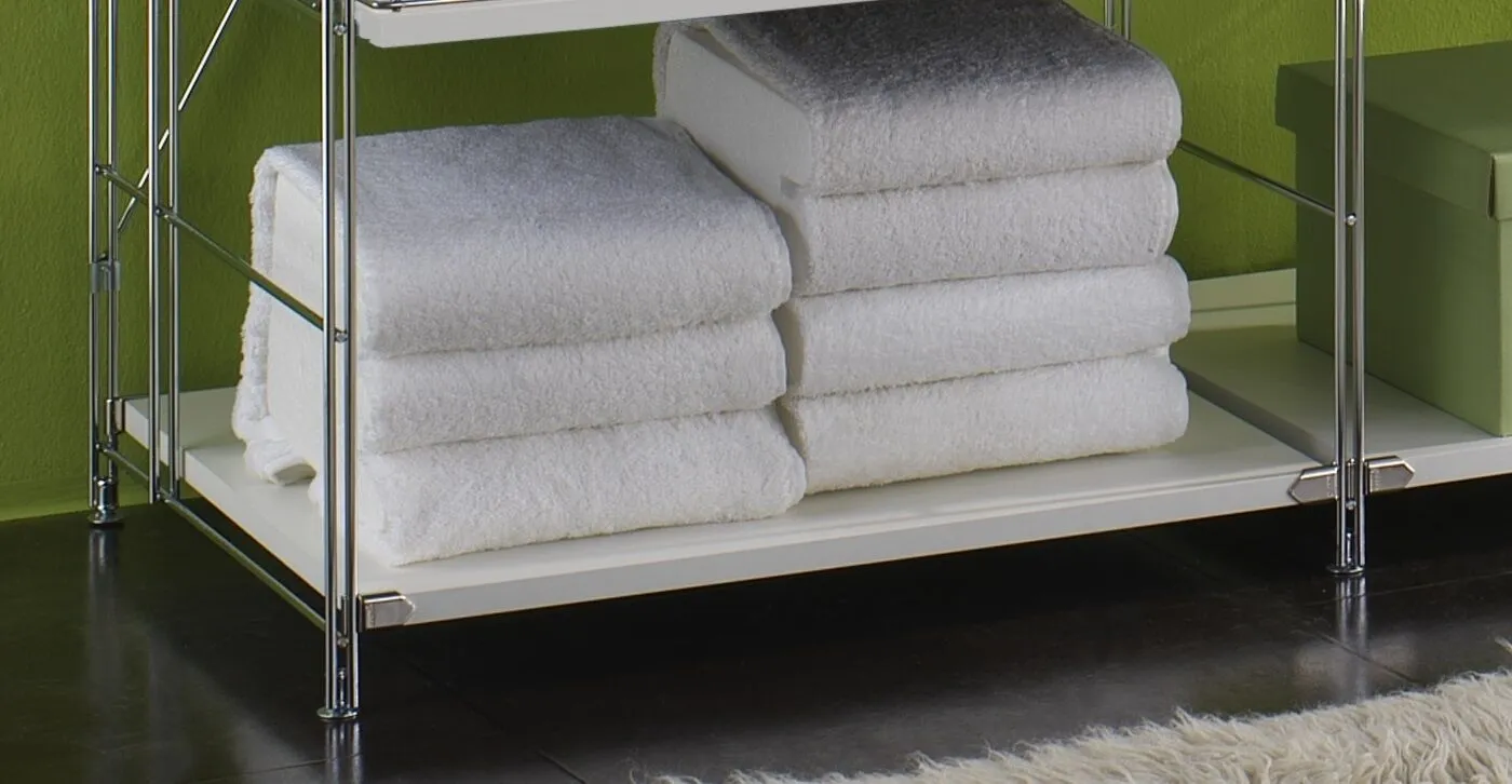 Lackierter weißer Holzboden (46x52cm) zum Einbauen in die #Garbo Serie. Stellen Sie Ihren individuellen begehbaren Kleiderschrank zusammen.