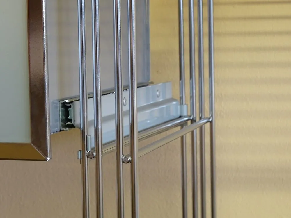 Die Schubladen werden mit Laufschienen (Art. 80-6371800) einfach in die Regalleitern eingehängt.