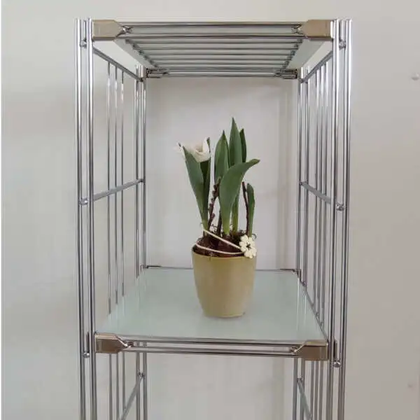 Das zierliche Regal passt zu jeder Wohneinrichtung!