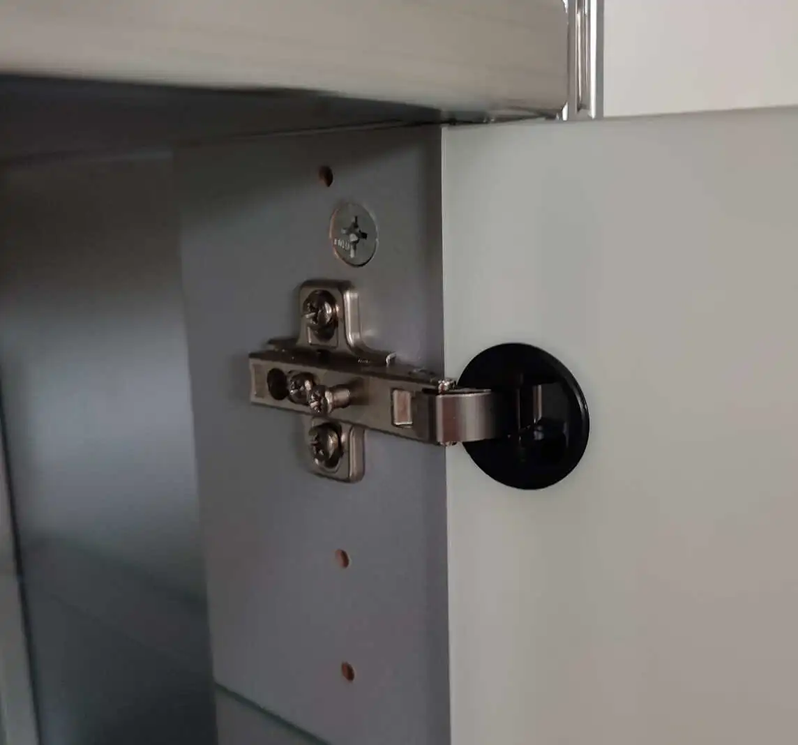 Art. Nr. 161357 Türenpaar satiniertes Milchglas. Das Metall-Scharnier ist justierbar.