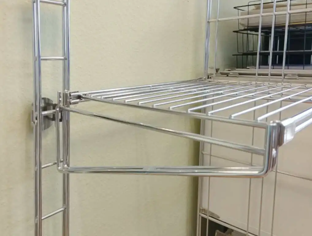 Freitragende Regale können in 19 cm, 25 cm oder 38 cm Tiefe zusammengestellt werden.