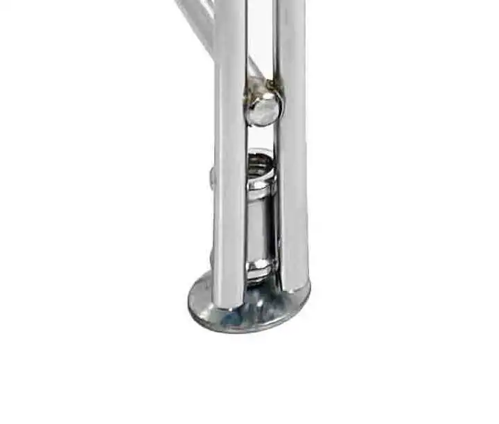 Der Fuß ist justierbar, so dass Bodenunebenheiten ausgeglichen werden können.