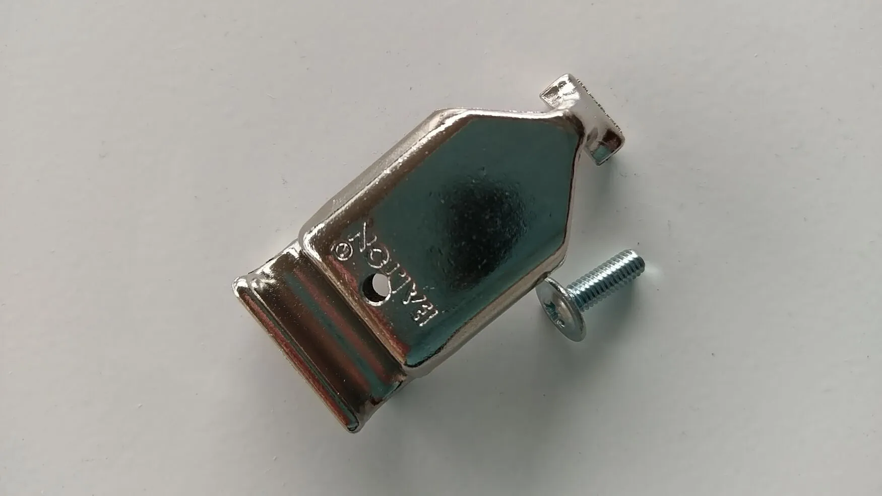 Mit dem Gitterboden-Beschlag mit Loch lassen sich Schiebetüren an Gitterböden befestigen (Ersatzteil) 80-000028 Beschlag mit Loch für Gitterböden zur Befestigung von Schiebetüren