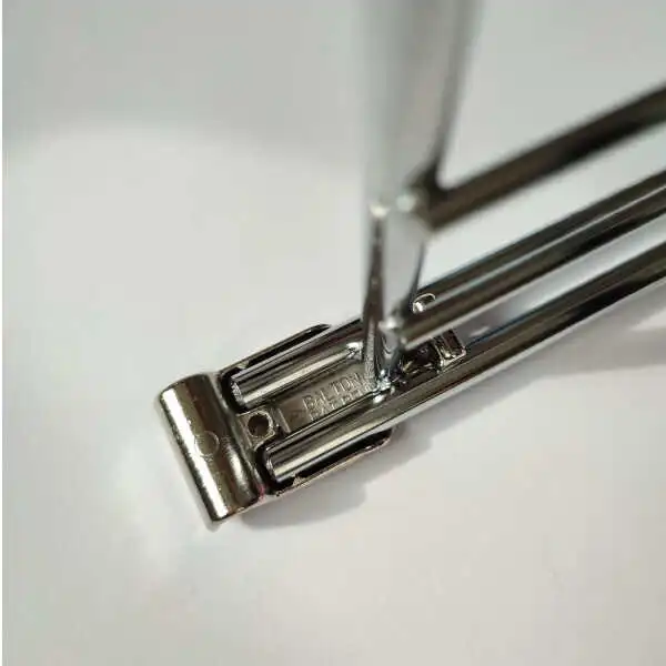 Die Metall-Halterungen können bei Bedarf nachgekauft werden.