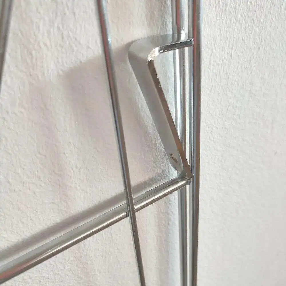 Der festte Borderhöher für ETAGAIR Böden - A76 trennt eine Rasterhöhe in der Mitte. So lassen sich Böden in 0,5, 1,5 oder 2,5 Rasterabständen einhängen.