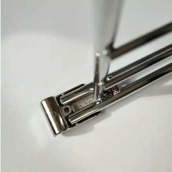 Die Metall-Halterungen können bei Bedarf nachgekauft werden.