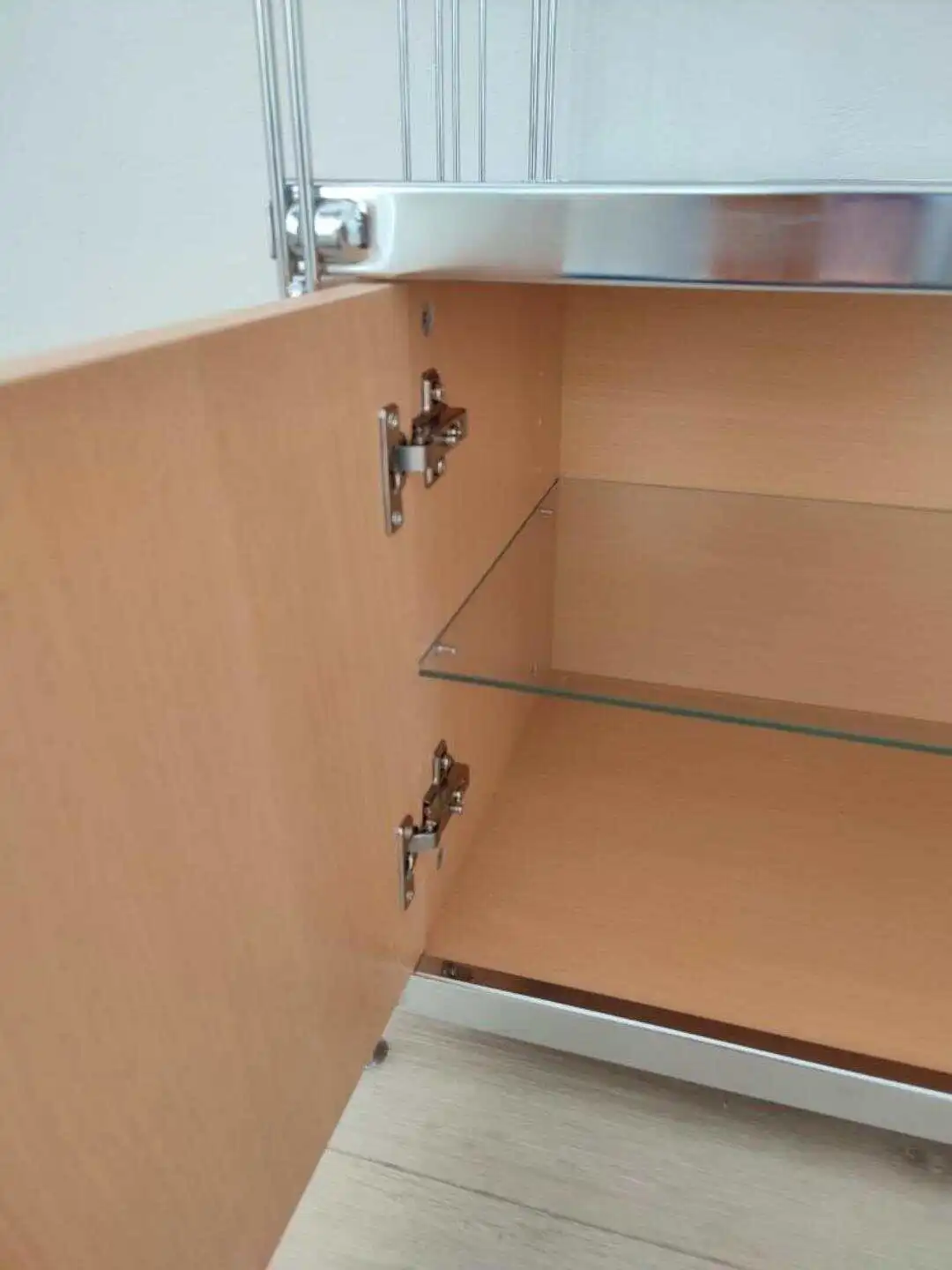 Der Buche-Farbton schafft eine wohnliche Atmosphäre.