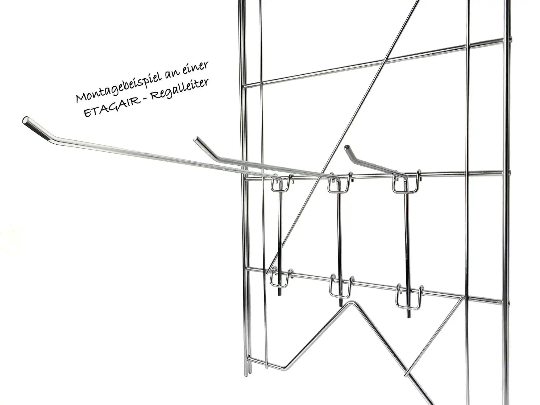 Einfach die Halter im Deko-Gitter oder an der ETAGAIR-Regalleiter einhängen und Artikel aufhängen!