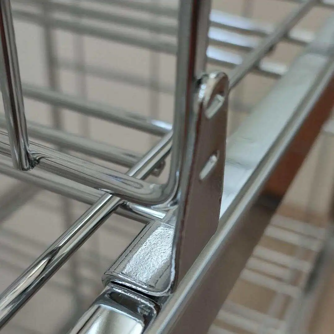 Die Halterungen sind integriert. Der Trenner ist aus hochwertigem verchromtem Metall.