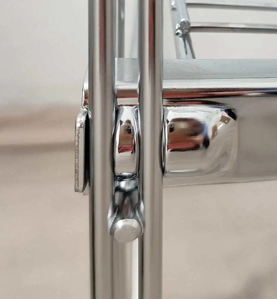 Kinderleichte Montage der ETAGAIR-Borde durch die integrieren Halterungen. Kein Spezialwerkzeug nötig!