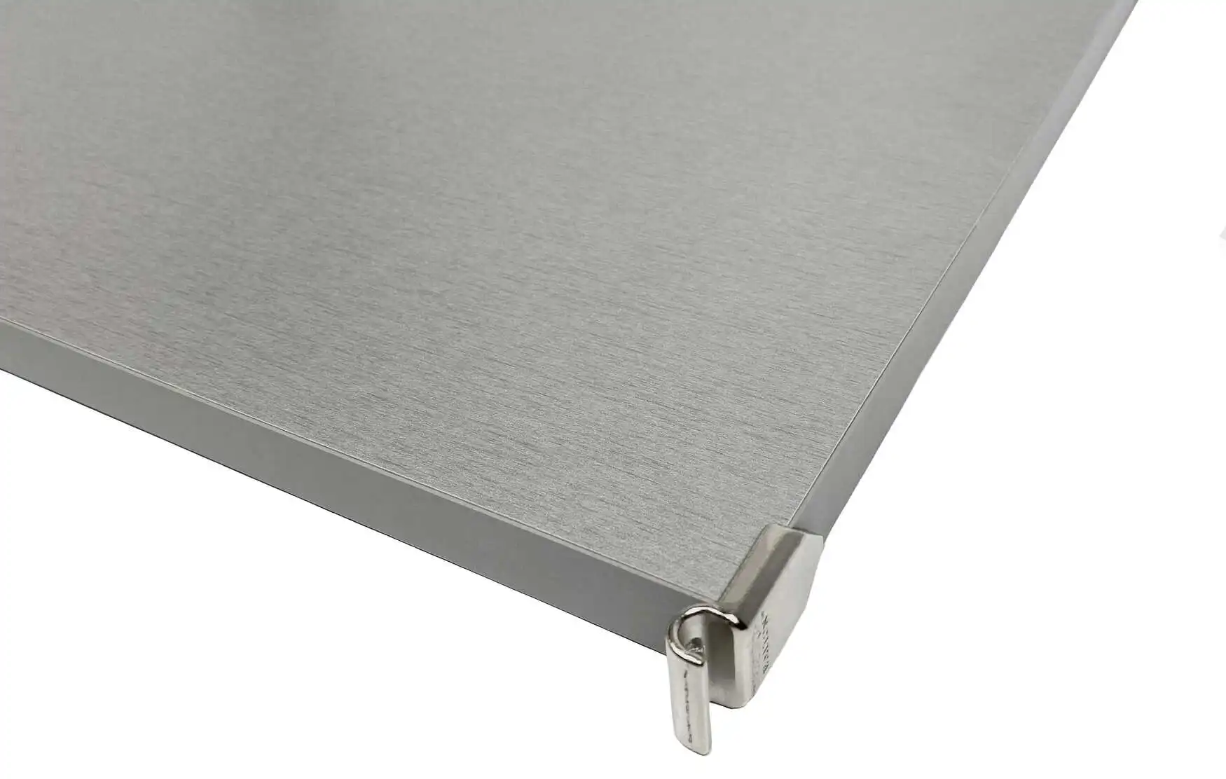 Die Metall-Halterungen sind bereits am Holzboden montiert. Es sind keinerlei Spezialwerkzeuge nötig!