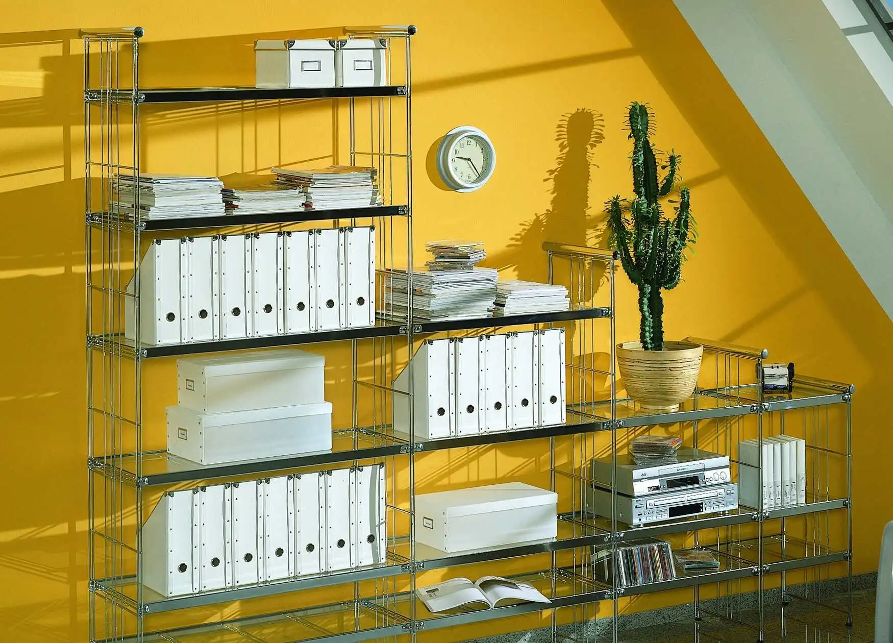 Beispiel BelETAGE REgal-Kombination mit Regalleitern in verschiedenen Höhen: 61 cm, 79 cm, 98 cm, 118 hoch, 135 cm oder 172 cm hoch