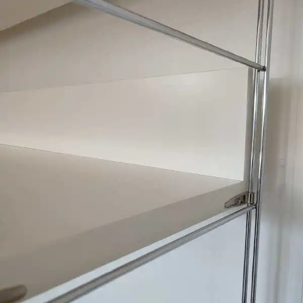 Die Winkelhängeböden können an jeder beliebige Querstrebe montiert werden.