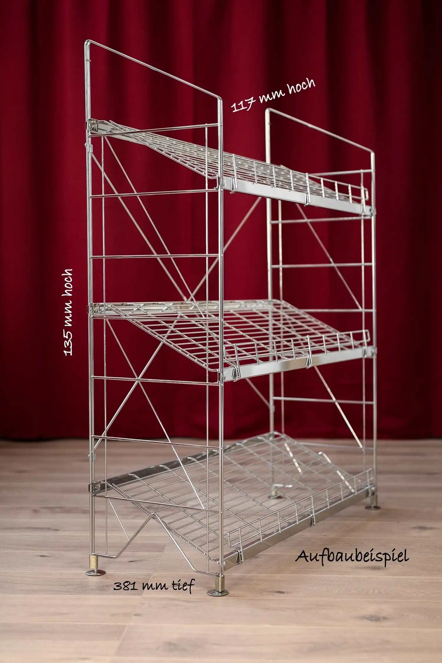 Mit den Schrägborden lassen sich sowohl Regale für Getränke-, Obst- oder sonstige Kisten und Körbe in beliebiger Höhe zusammen stellen.