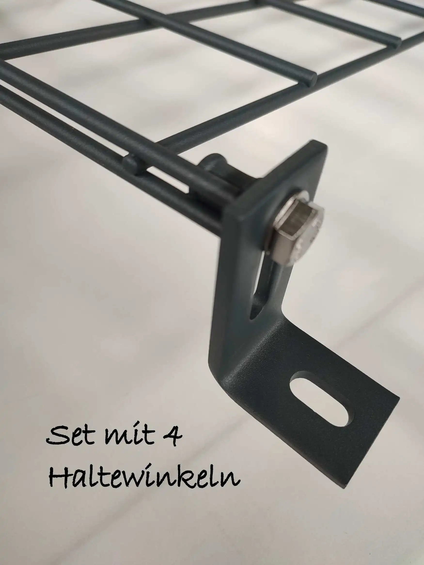 Haltewinkel zur Befestigung an der Wand, variabel in 2,5 bis 7 cm Abstand zur Wand