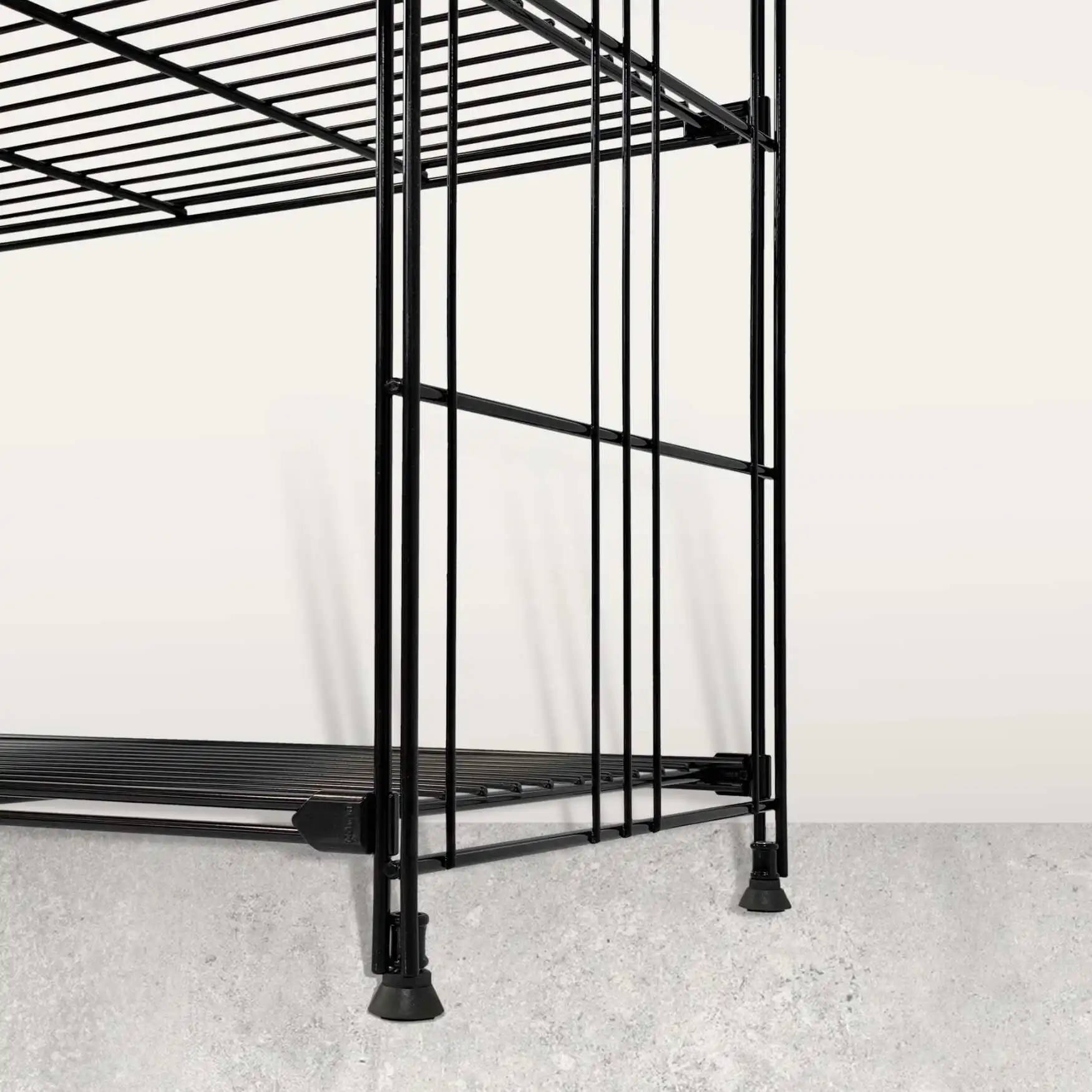 Edles Metall-Regal in schwarz mit 10 Gitterböden