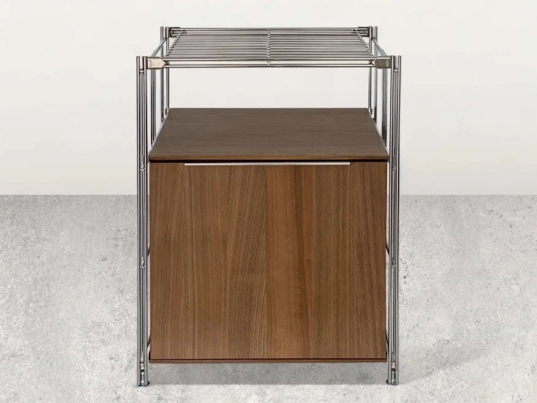 Holzkorpus Regal-Kombination 62x48x38 cm mit Tür und Gitterboden Farbe: Nussbaum-Maserung