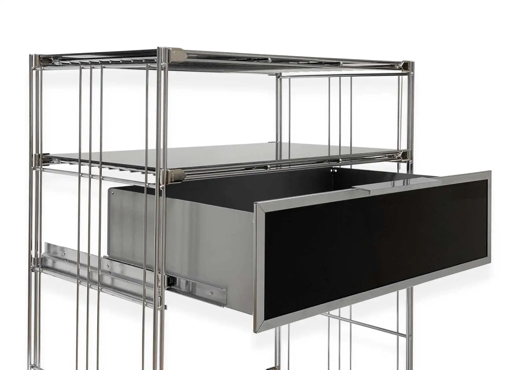 Die Metallschublade kann nachträglich in BIII 380 Regale eingebaut werden.