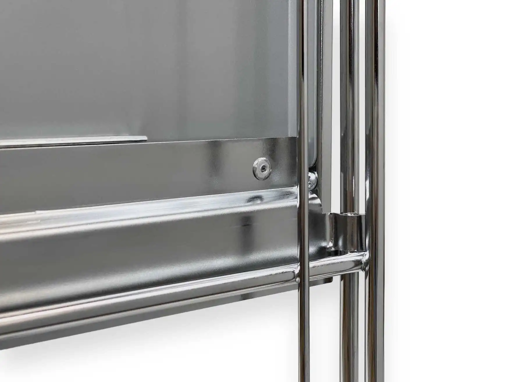 Die Schubladen werden mit Laufschienen (Art. 80-6371802) einfach in die Regalleitern eingehängt.