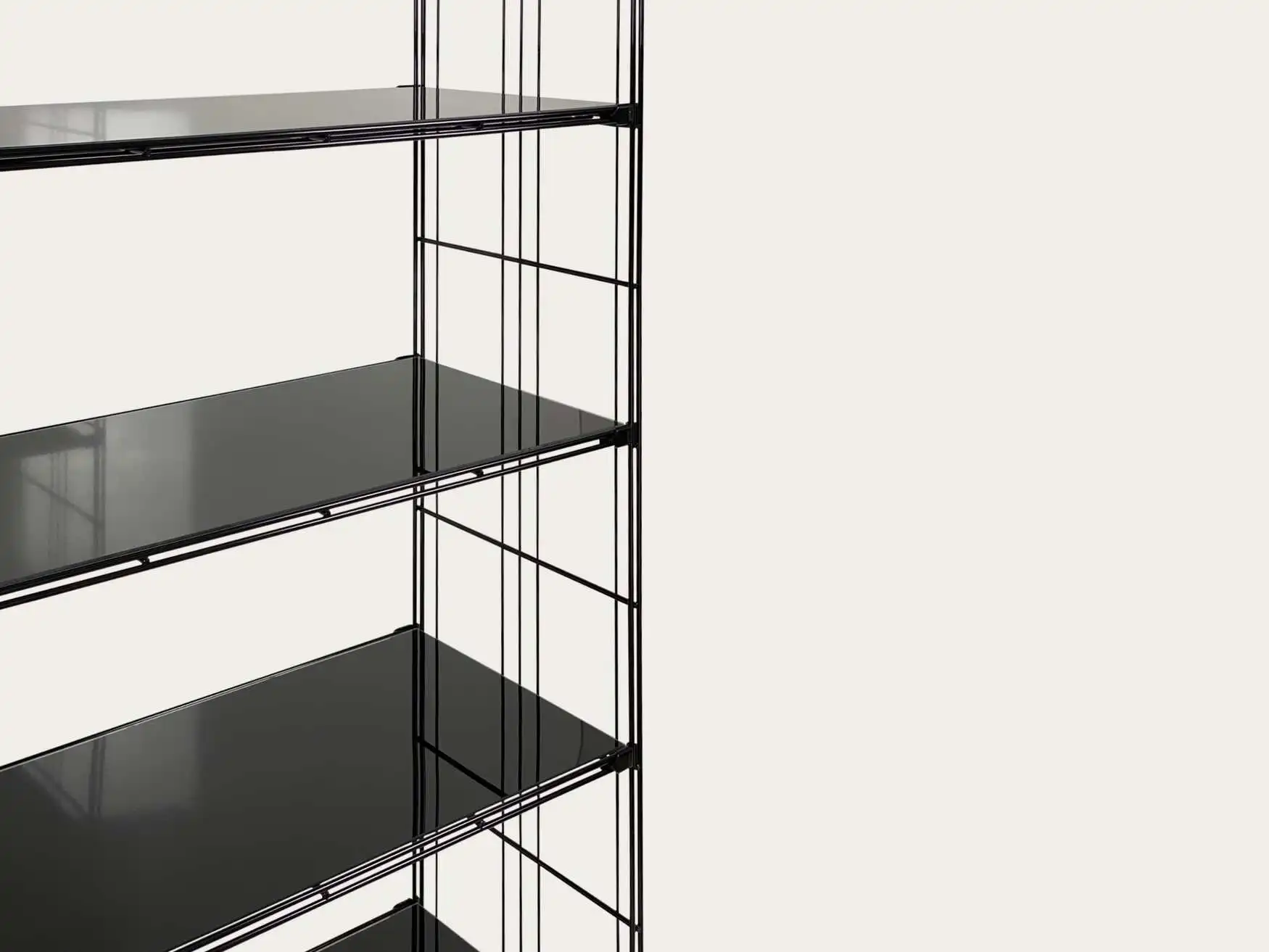 Metall-Regal mit Schwarzglas-Auflagen