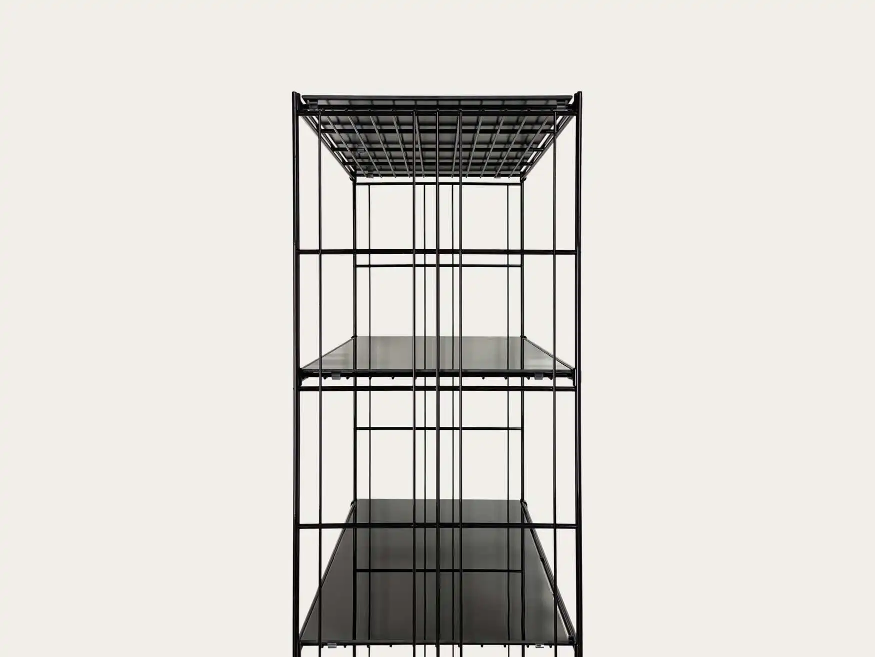 Metall-Regal in schwarz mit Schwarzglas-Auflagen