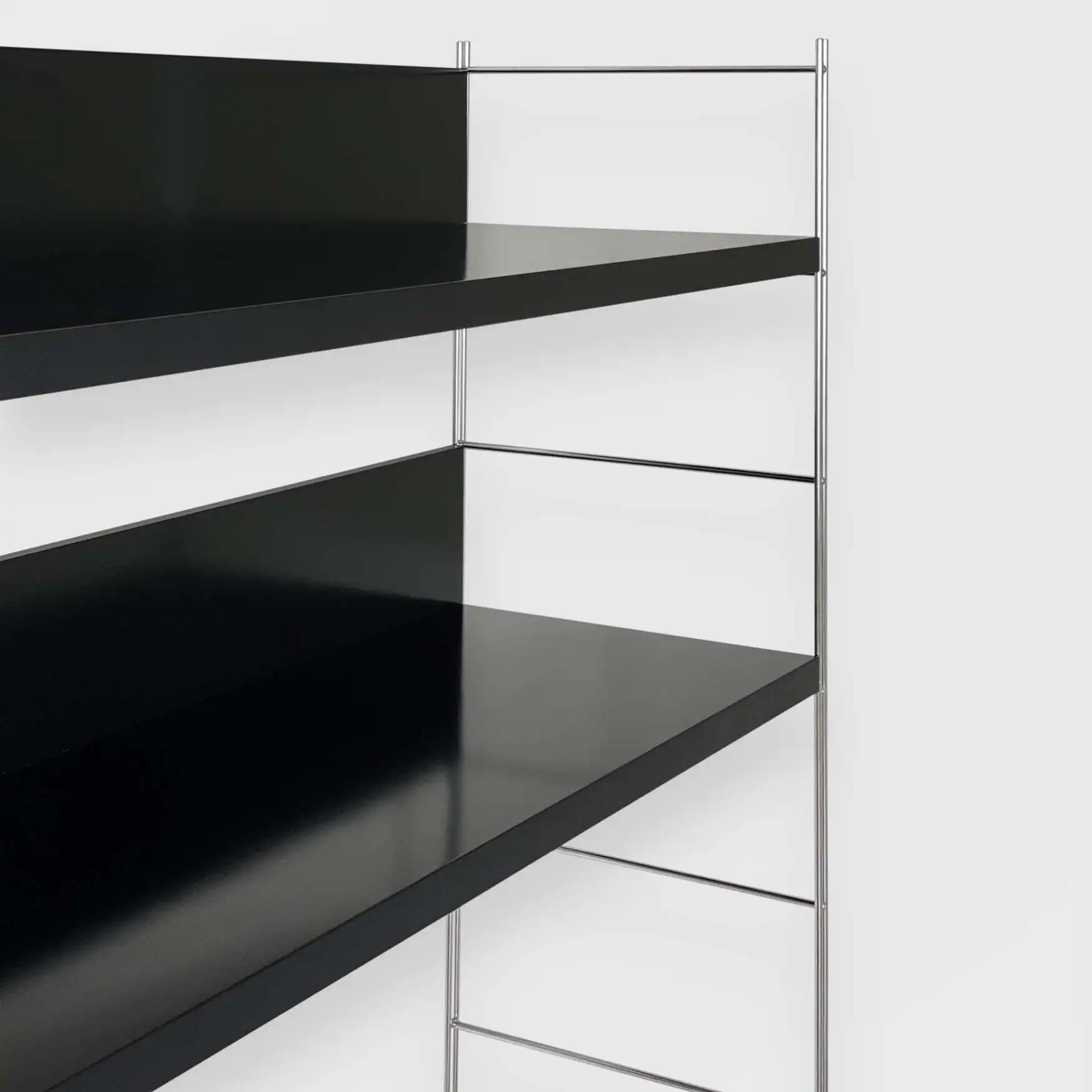 Winkeleinhängeboden ins Schwarz, in 44 cm,  63 cm, 83 cm, 105 cm, 124 cm, 146 cm oder 165 cm Breite