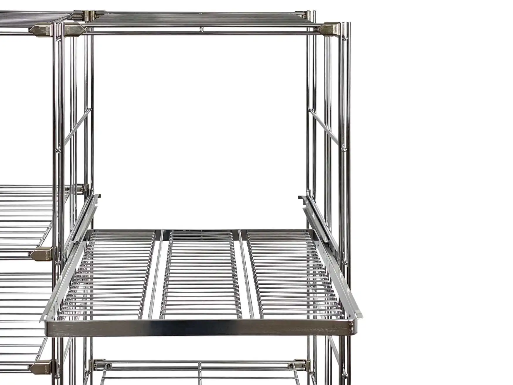 Montagebeispiel: Ausziehbaren CD Boden aus Metall verchromt Serie: BIII 46 cm breit