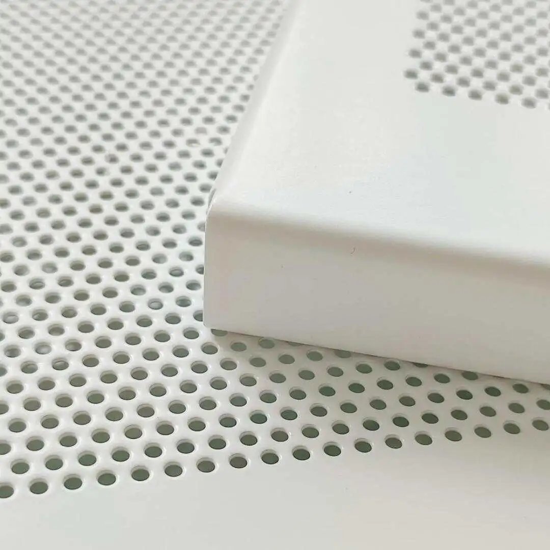 Metall-Regal mit 4 weißen Lochblechböden - chice Metall-Chrom-Kombination 154 cm hoch  67 - 87 - 106 cm breit