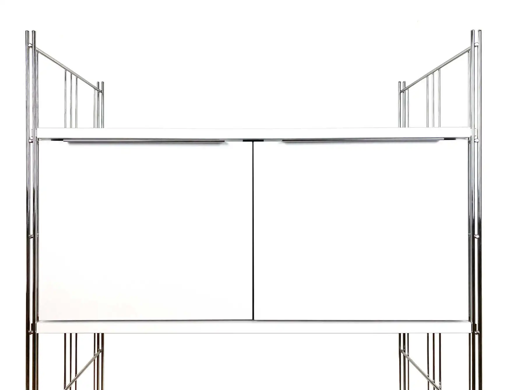 Handliches Öffen der Türen duch formschöne Griffleisten aus Aluminium