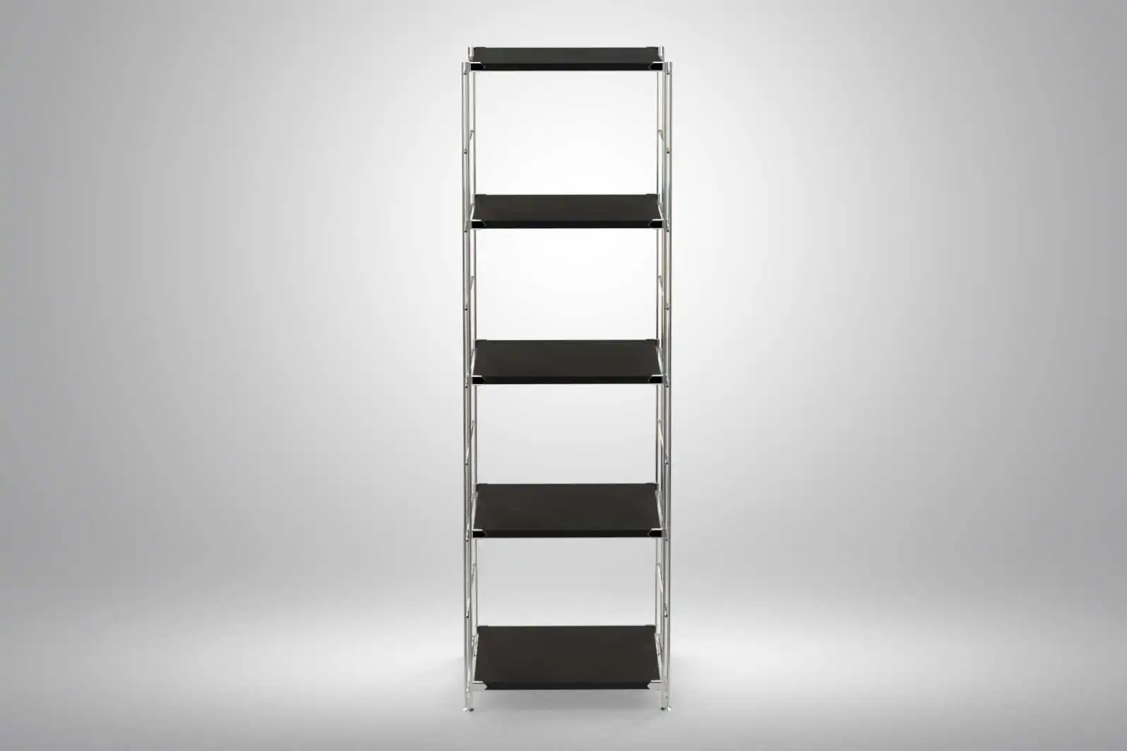 Regal 154x46x38 mit schwarz lackierten Holzböden und Chrom Leitern - modular erweiterbar