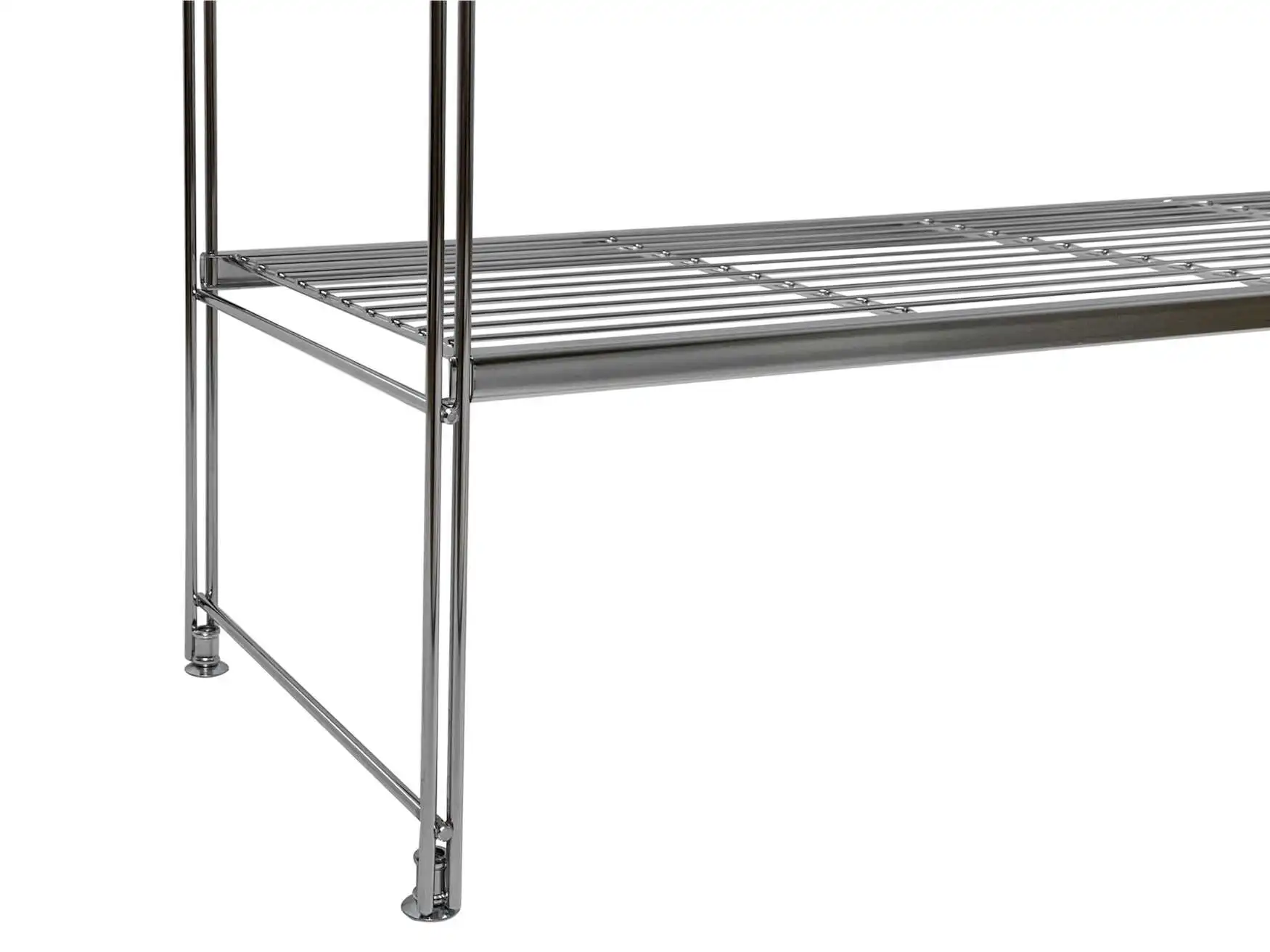 Die Regalseitenteile sind mit justierbaren Schraubfüßen ausgestattet. Unebenheiten lassen sich so ausgleichen