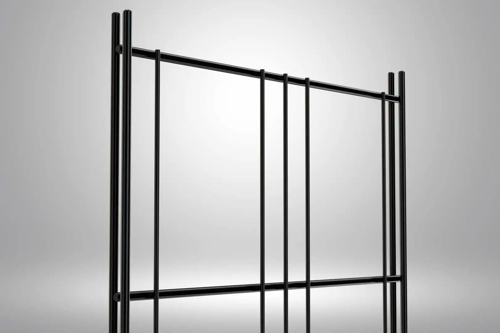 Böden können an jeder Querstrebe montiert werden. Der Abstand beträgt 183 mm