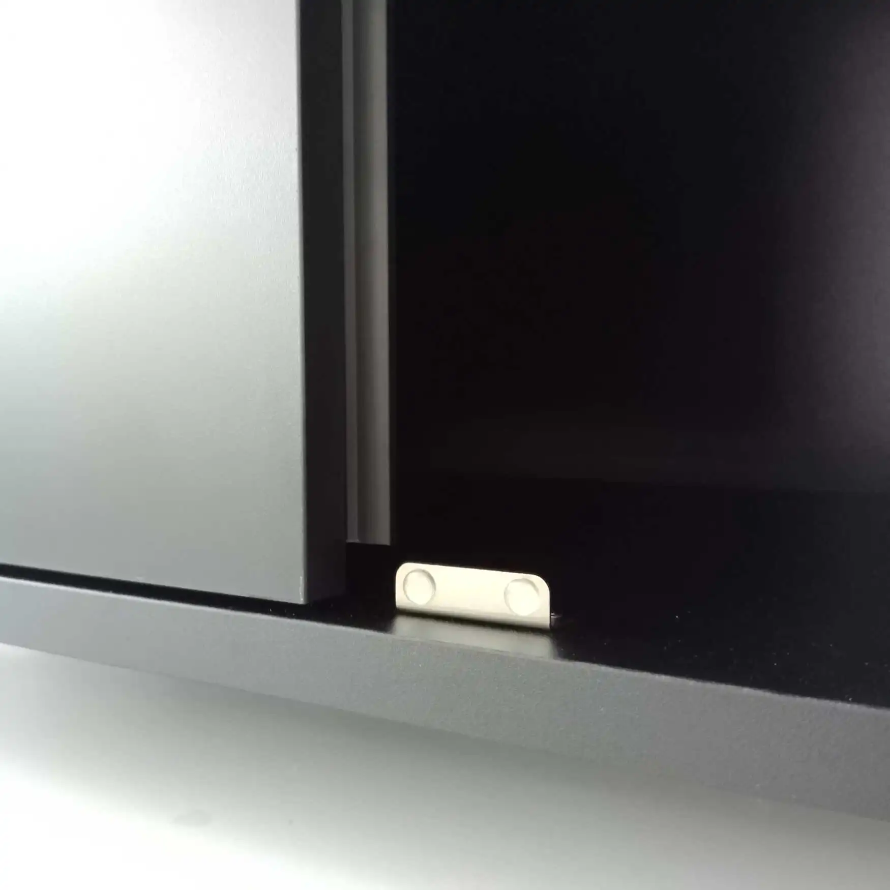 18071-S Korpus mit 2 Türen schwarz mit Schloss Anschlagsleiste mit Dämpfer