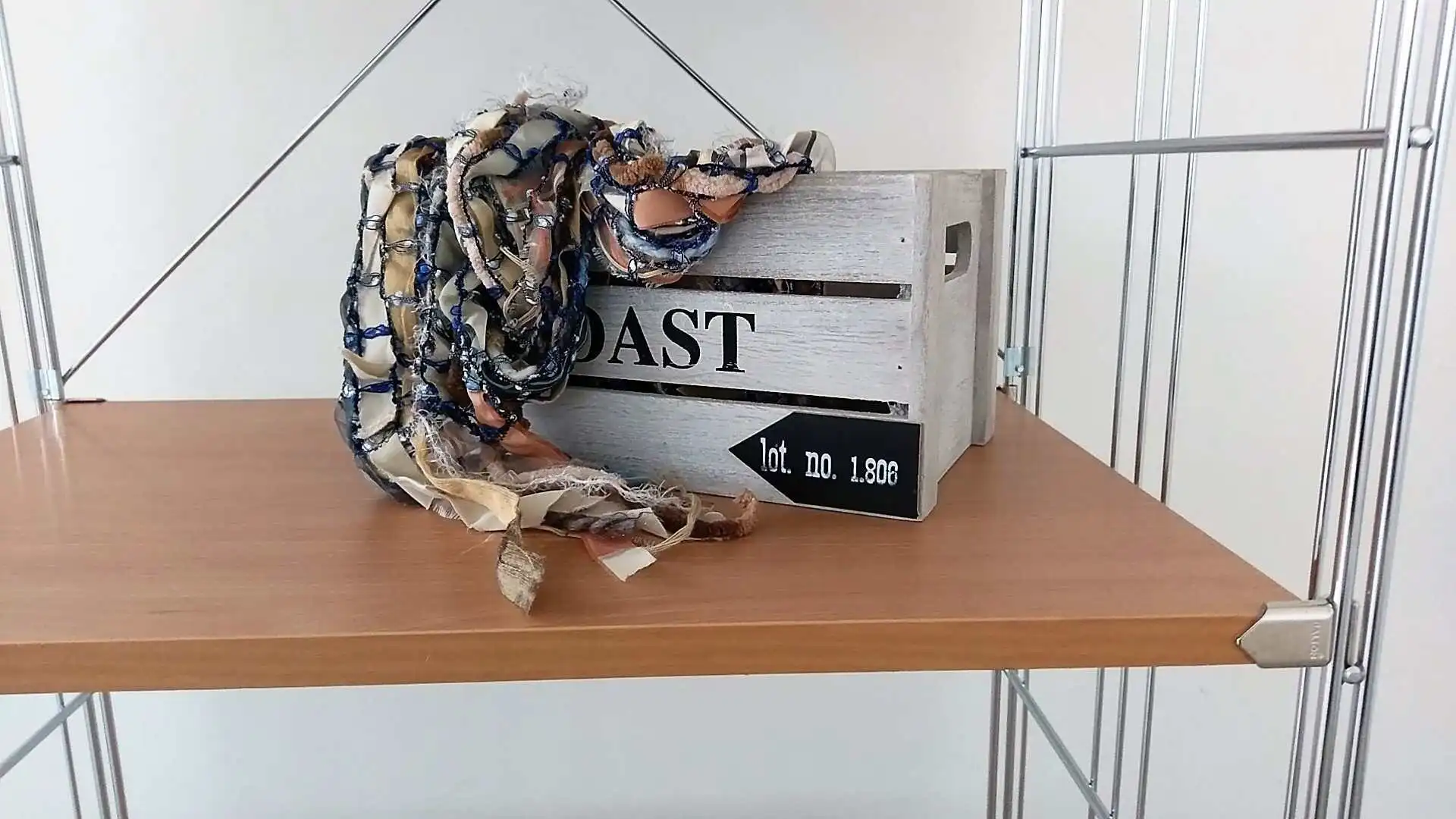 Der folierte Holboden im #Buche Dekor ist leicht zu pflegen und äußerst stapazierfähig. Erhältlich in 46 cm, 65 cm oder 85 cm Breite für Balton Regale in 38 cm Tiefe