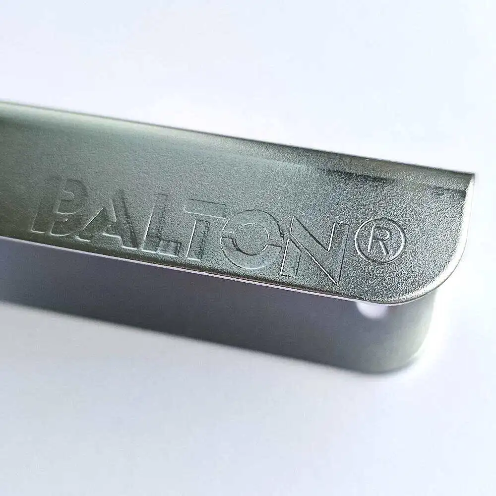 Griff aus Aluminium mit Balton-Logo