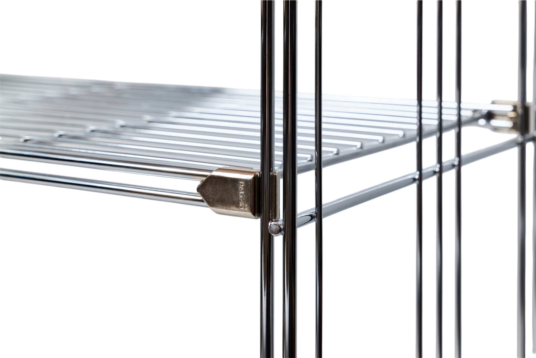 Das Metallregal verfügt über verstellbare, eindrehbare Füße, die eine einfache und präzise Einrichtung ermöglichen. Ideal für stabile Regale auf unebenen Böden. BALTON