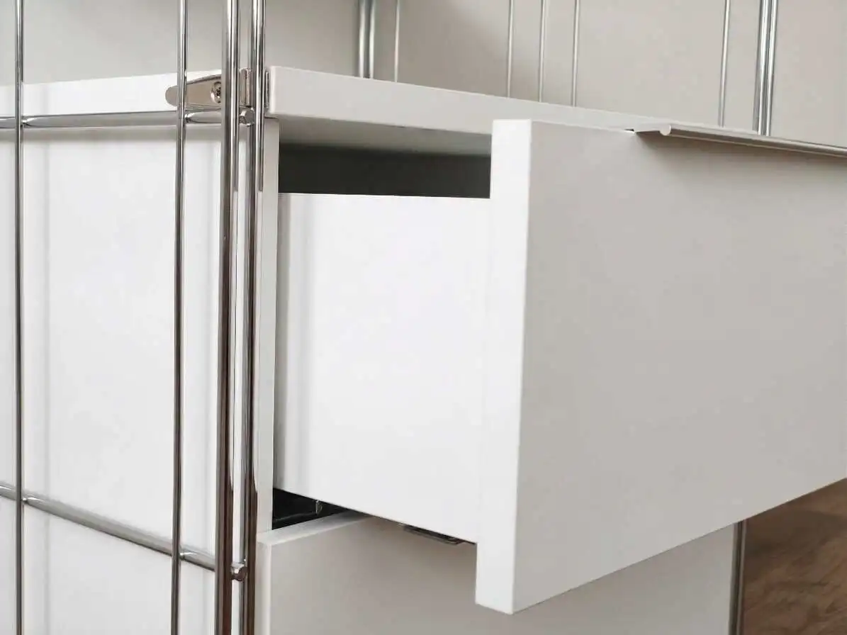 Schubfächer mit Soft-Close Einzug und hochwertiger Aluminiumgriffleiste